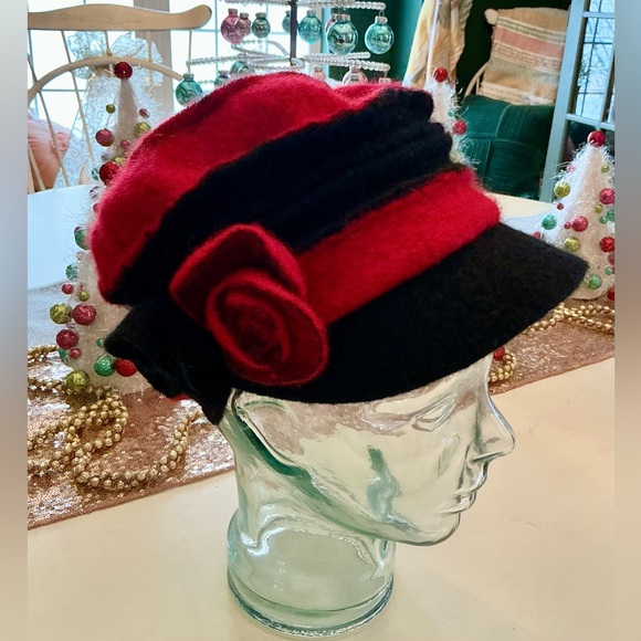 Made in Germany Women’s Red and Black Wool Blend Winter Hat With Roses Size L-XL - Picture 5 of 13